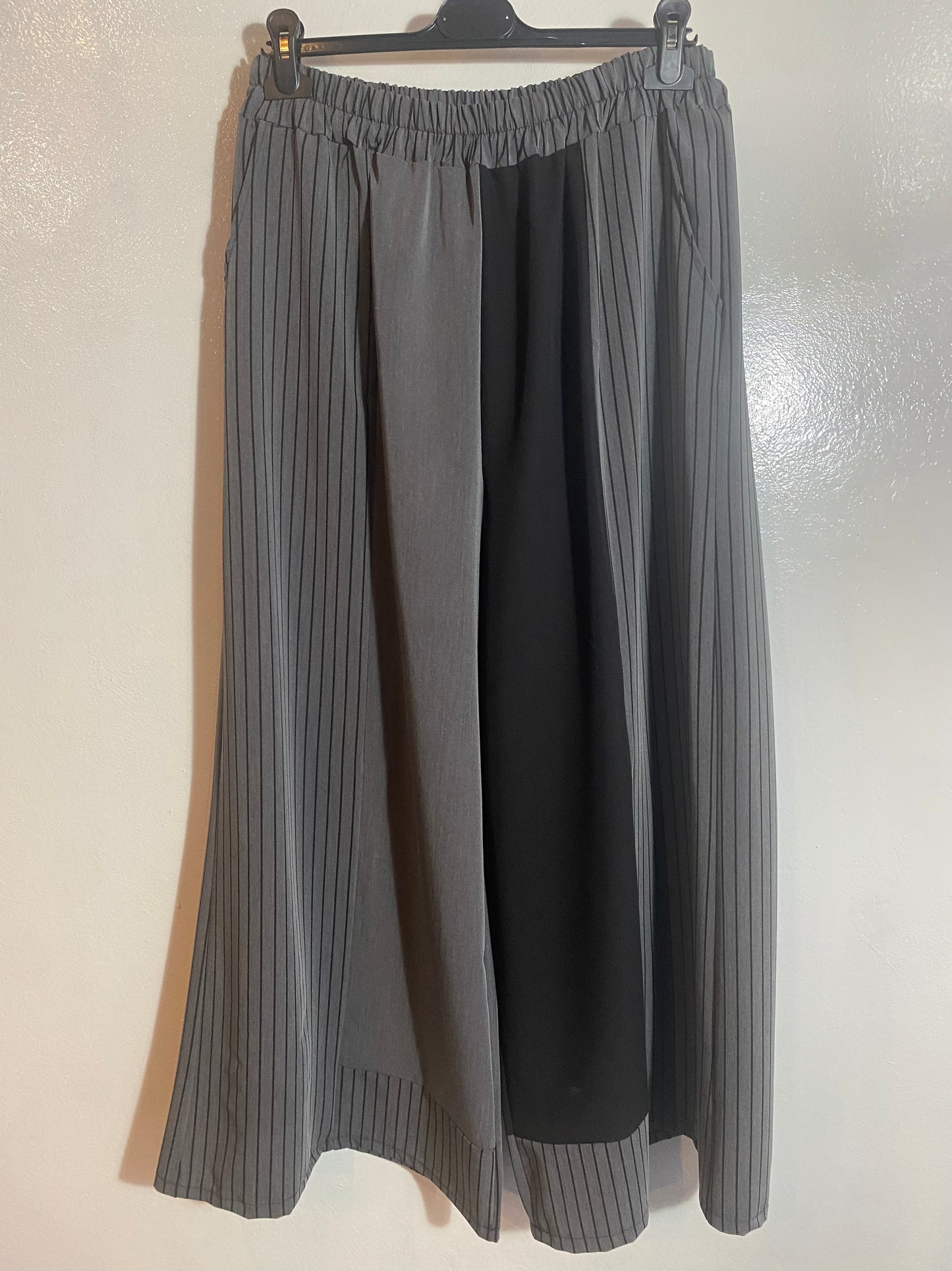 Zweifarbige Hose Größe 2XL