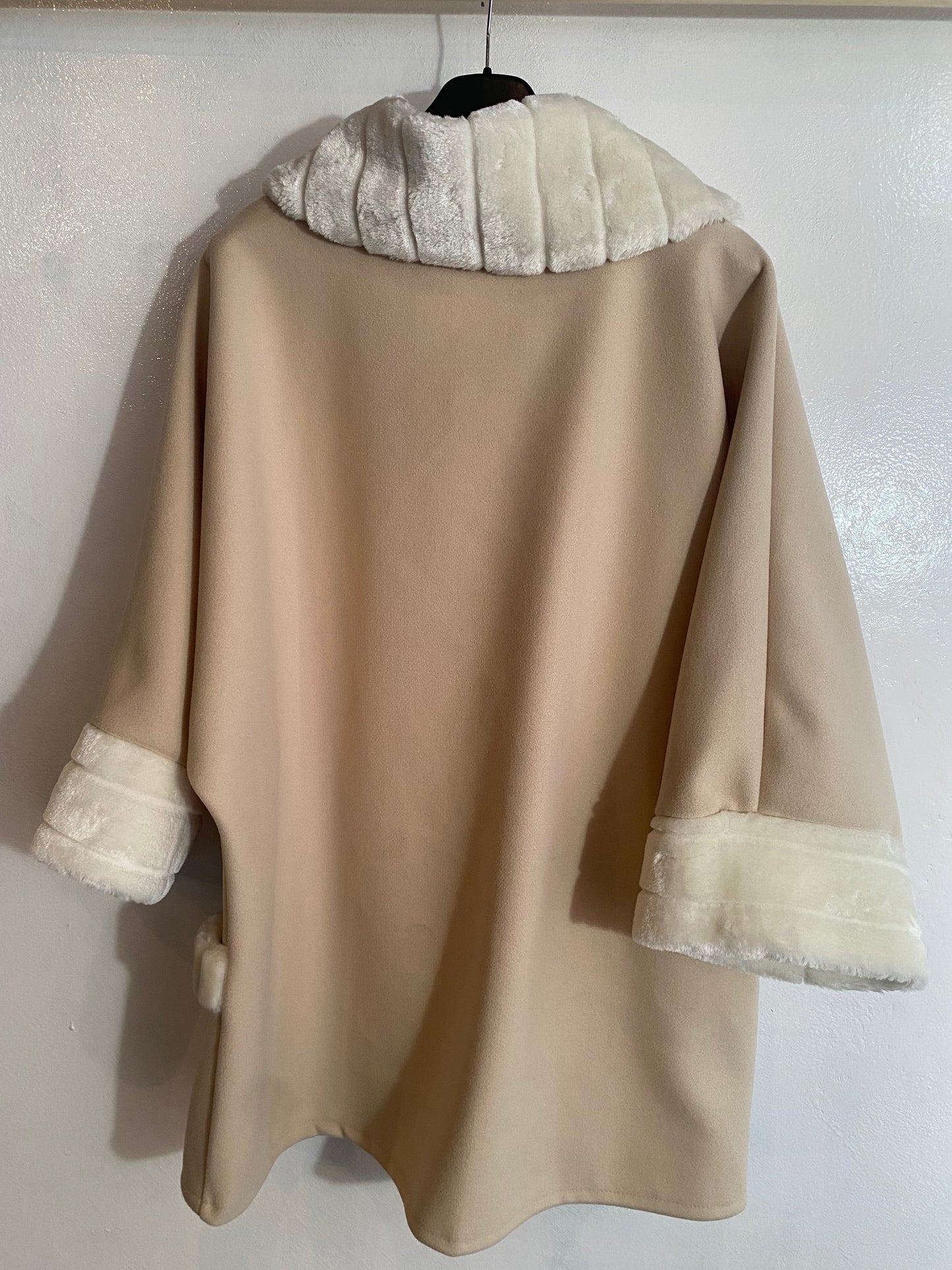 Giacca con il pellicciotto al collo Tg.2XL